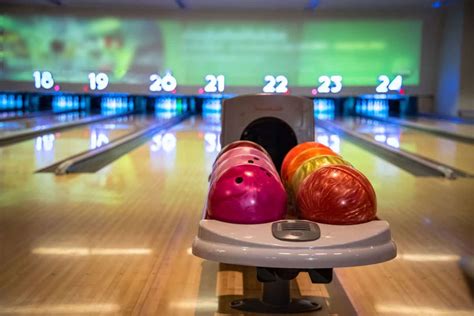 15 Types Of Bowling Balls Every Player Should Know