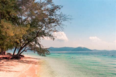 Tunku abdul rahman marine park is another great destination for the nature lover and beach lover alike. Finding Paradise at Tunku Abdul Rahman Marine Park in Kota ...