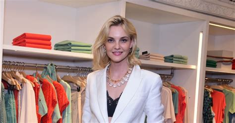 Encontre este pin e muitos outros na pasta modelos de gabriella martins. Carol Trentini prestigia lançamento de nova coleção da Le ...