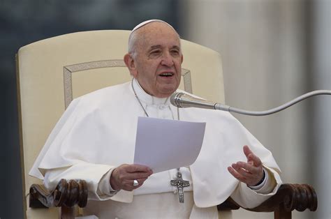 Pope Francis Tells The Press ‘the Church Is On Your Side Denounces