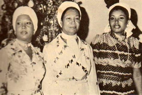 Simone duvalier, also known as mama doc, was the wife of haitian leader françois papa doc duvalier and the first lady of haiti. Haiti-MAGIE ET POLITIQUE (2eme partie): LES PROPHETIES ...