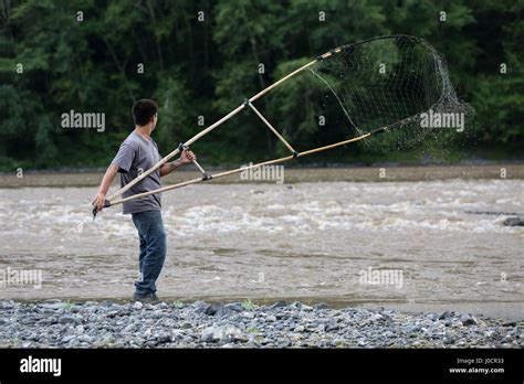 Native American Fishing Net Hi Res Stock Photography And Images Alamy