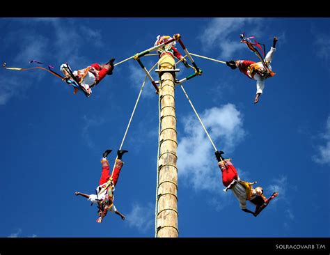 Espectaculo Indios Voladores De Papantla Xcaret Canc Flickr
