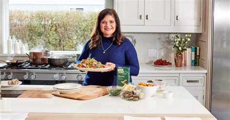 Jul 07, 2021 · one of the trendsetters for the infamous baked feta pasta trend, tiktoker @feelgoodfoodie, took the app by storm again last week when she showed her 1.2 million followers a recipe for pasta chips. Chef Alex Guarnaschelli Talks Recipe Mistakes, TikTok Food ...