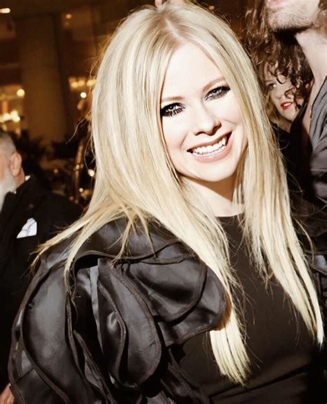 avril lavigne now 2020 what happened to avril lavigne behind the scenes goalcast watch the