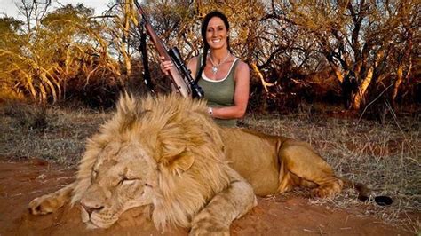 This Photo Of A Hunter Killing A Lion Went Viral Heres Why