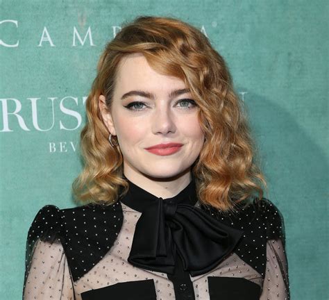 Emma Stone Debuted Her New Perm On The Red Carpet Actress Emma Stone