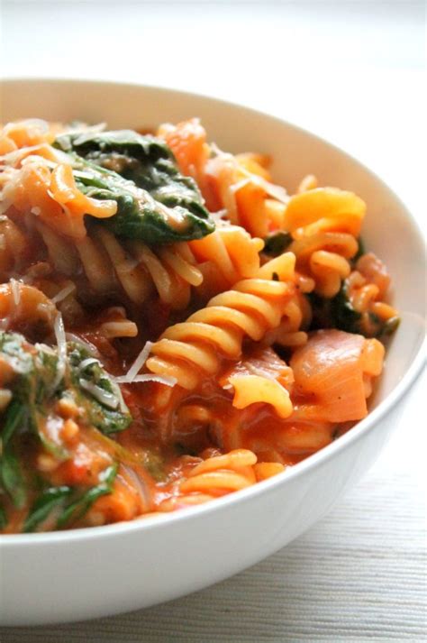 It is also a great way to warm up on a rainy day and it goes perfectly with grilled cheese sandwiches or parmesan crisps. One Pot Pasta with Tomato & Mascarpone Sauce | Happy ...