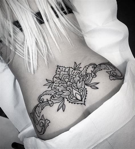 Тату на спине для девушек фото красивые надпись эскизы крылья дракон маленькие цветы