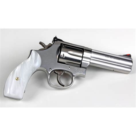 Ultra Pearl Sandw N Frame Round Butt Revolver Grips