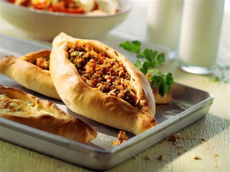 Türkische Hackfleisch-Fladen (Pide) | Rezept | Rezepte, Kochen und