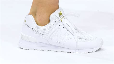 Schuhtrends 2023 Das sind 11 schönsten weißen Sneaker für das neue