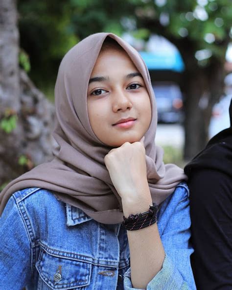Gadis Desa Cantik Berhijab Menarik Hati Hijabipedia