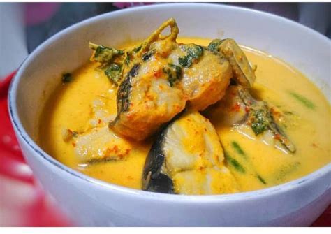 Oh ya untuk membuat masakan sup pangsit ikan ini, kita bisa menggunakan ikan kakap atau ikan tenggiri sebagai isi dari pangsit. Resep Masakan Ikan Tenggiri Masak Santan Enak Sederhana ...
