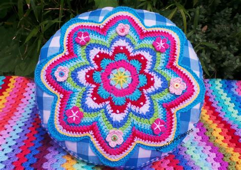 round-crochet-pillow-crochet-cushion,-colorful-crochet-pillow-crochet-flower-pillow-gingham