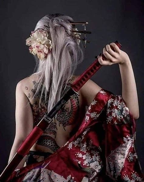 Pin By Zlatka Moljk On Red In Female Samurai Katana Girl