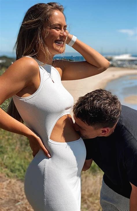 Steph Claire Smith Announces Pregnancy On Instagram Post The Advertiser