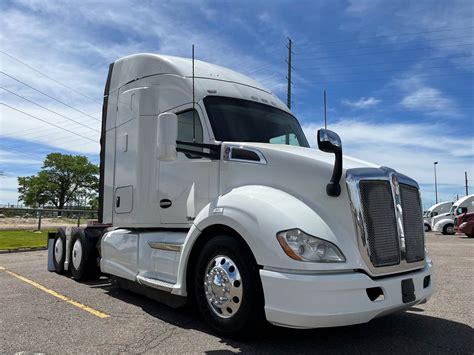 2018 Kenworth T680 Sleeper Semi Truck 52 Mid Roof Sleeper Paccar