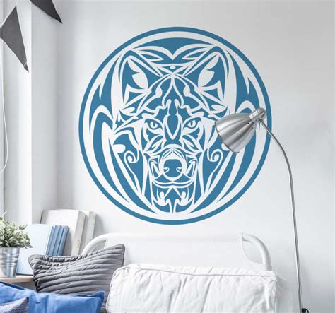 Vous pouvez choisir la couleur et la taille. Autocollant loup tribal cercle - TenStickers