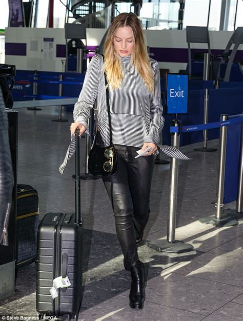 Margot Robbie Shows Off Legs At Heathrow Daily Mail Online
