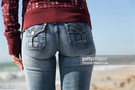 Tight Jeans Women Photos Et Images De Collection Getty Images