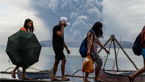 Photos Volcanic Eruption In Philippines Thousands Flee Hindustan Times