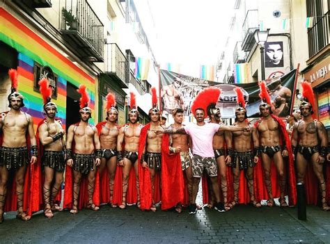 Lgbt activists cheered the police for throwing the book at the suspect. De beste LGBT / gay-evenementen in Spanje in 2019
