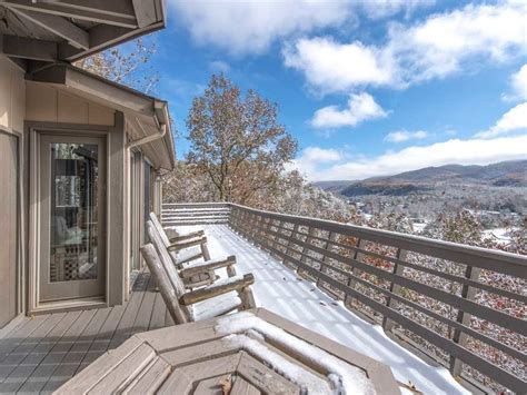 Built in 2007, this cabin features a design built to take advantage of the views. Above The Clouds Ii Cabin in Gatlinburg w/ 4 BR (Sleeps11)