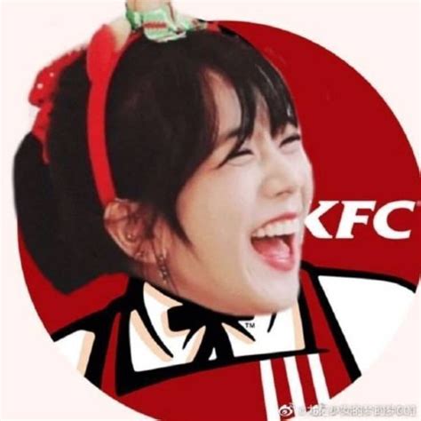 Jisoo Kfc Icon Pfp Lol ในปี 2021 มีมตลกๆ ภาพตลก รูปตลก
