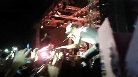 Girl Throwing Her Bra To Enrique Iglesias At Love And Sex Tour Sri Lanka Youtube