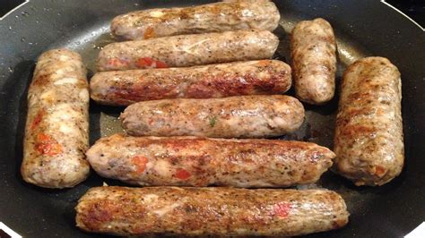 Chicken sausage links are hand stuffed in natural casings and slow smoked over real hardwood chips. Homemade Chicken And Apple Smoked Sausages / Smoked ...