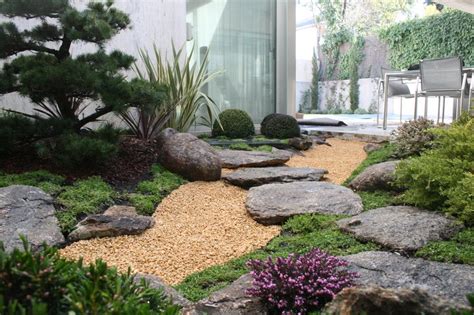 Japanische gärten sind oasen der ruhe und entspannung, oft wecken sie auch mystische assoziationen und wirken geheimnisvoll. Japanischer Garten Anlegen & Gestalten Schön Small ...