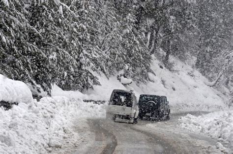 135 feared dead in kashmir avalanche foreign policy