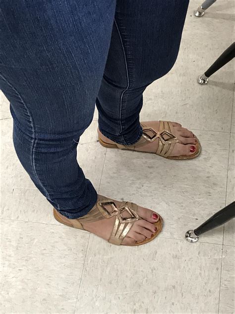 more candid latina toes scrolller