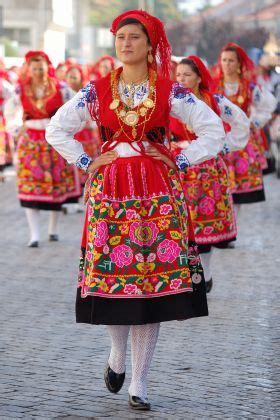 Parcourez cette liste et découvrez pourquoi vous devez vous laisser tenter par la gastronomie portugaise. Retour de la mode portugaise !😆 | Tenue traditionnelle ...