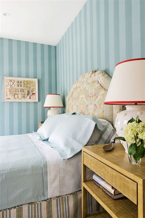 30 Bedrooms With Statement Wallpaper