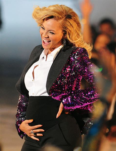 Beyonce Knowles Pregnant Pictures Performing At Vma Awards Popsugar Celebrity