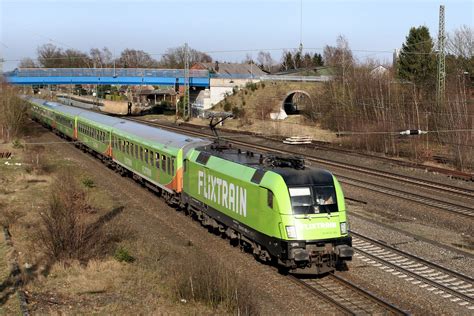 Flixtrain is part of flixmobility, the company whose flixbus brand is now the largest coach company from march, the flixtrain rolls between hamburg and cologne as well as stuttgart and berlin via rail. FLIXTRAIN - ES 64 U2-005 ist auf den Weg nach Köln ...