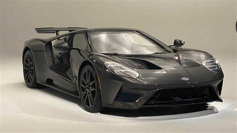 It's the new 2017 ford gt, and it very well had better be the best exotic car i've ever driven, because it's reportedly going to cost around $500,000 when before i get started here, let's discuss why i had the chance to drive the new ford gt in the first place. Ford GT Liquid Carbon Edition adds horsepower, drops jaws