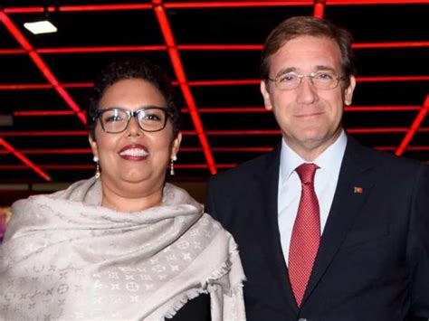 Pedro passos coelho foi o primeiro a chegar ao centro funerário de cascais, em alcabideche, onde a mulher, laura ferreira, está a ser velada.eram 17h00. Estado de saúde de Laura Ferreira, mulher de Passos Coelho ...