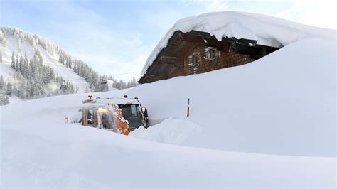Avalanches Accidents Bring Europes Winter Death Toll To 21 Ap News