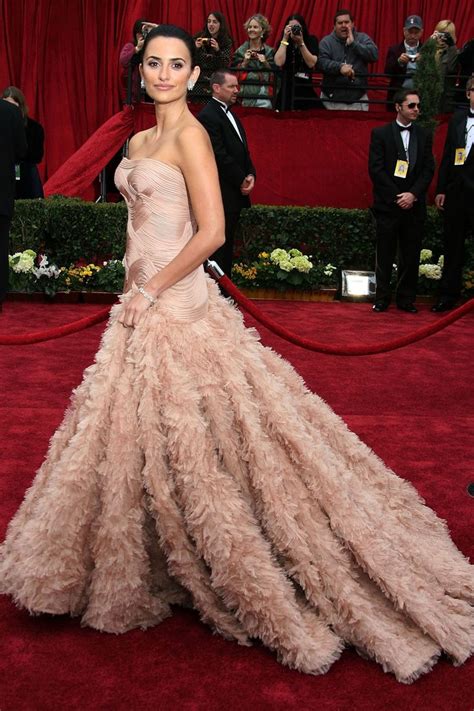 80 Of The Most Beautiful Oscars Dresses Of All Time Oscar Dresses