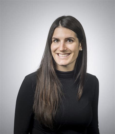 UdeS professor examines maternity leave through a new lens - Sherbrooke