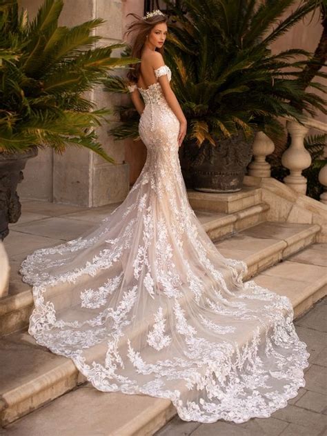 Why We Re Predicting Extravagant Wedding Dresses For 2021 Artofit