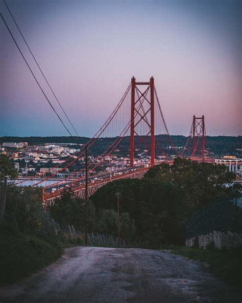 É constituída por uma estrutura metálica. Ponte 25 de Abril Bridge, Lisbon - The Golden Gate Bridge of Portugal