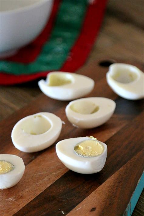 Christmas Deviled Eggs That Wow