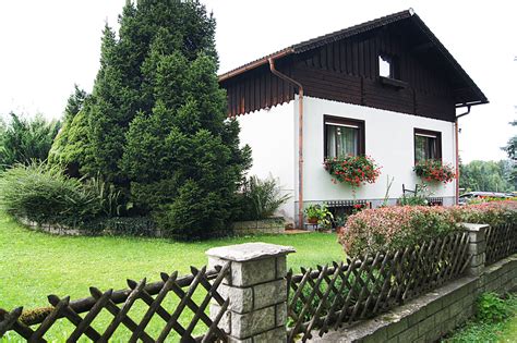 Das haus befindet sich in einem ortsteil von 95336 mainleus ruhig gelegen, da sackgasse,. Haus im Grünen | Immobilien Koroschetz