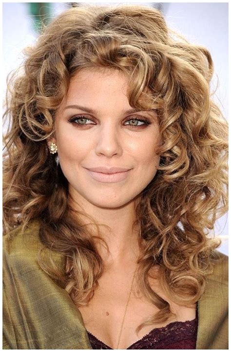 Celebrity Curly Hair For Women In 2021 Curly Hair Celebrities Curly