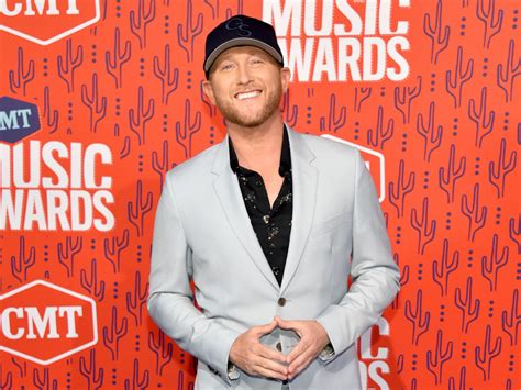 Cole Swindell Earns Fastest Rising Single With ‘she Had Me At Heads