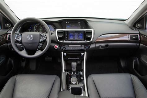 2017 Honda Accord Hybrid interior - Motor Trend en Español